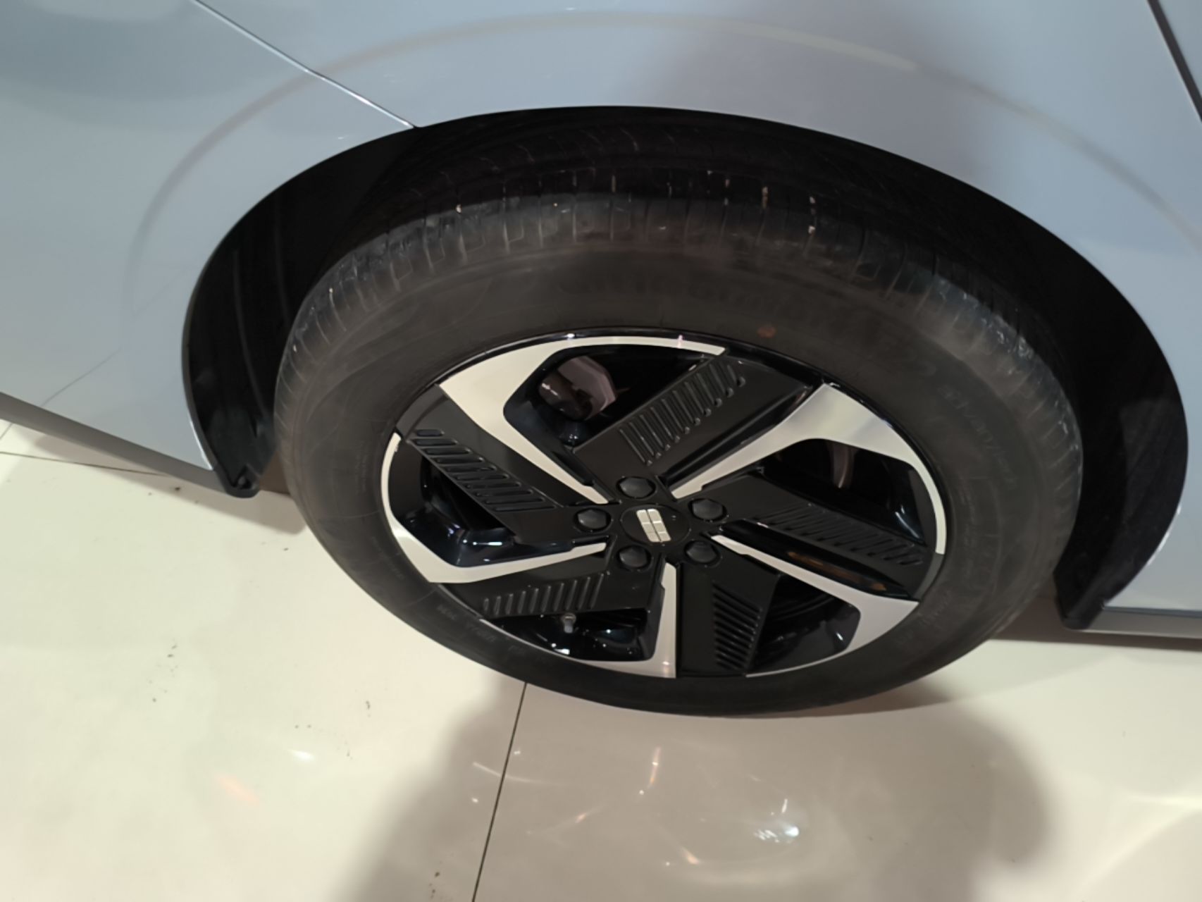 Geely Galaxy L6 2024 125km PLUS Dragon Edition — снимка 11