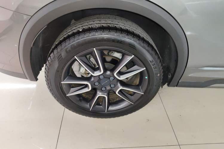 Used Lynk & Co 01 2021 2.0TD Two-Wheel-Drive Pro Trim Exterior 8