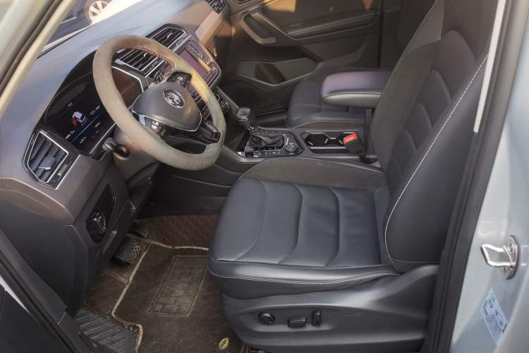 Used Volkswagen Tiguan L 2018 380TSI Automatic All-Wheel Drive Luxury Edition Left Front Seat