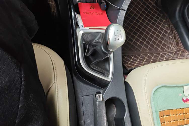 Used Changan Alsvin V7 2015 1.6L Manual Enjoyment Model China IV Standard
