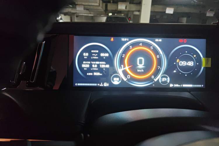 Used GAC Trumpchi M8 2024 Master Series 400T Ultimate Edition Odometer Close Up