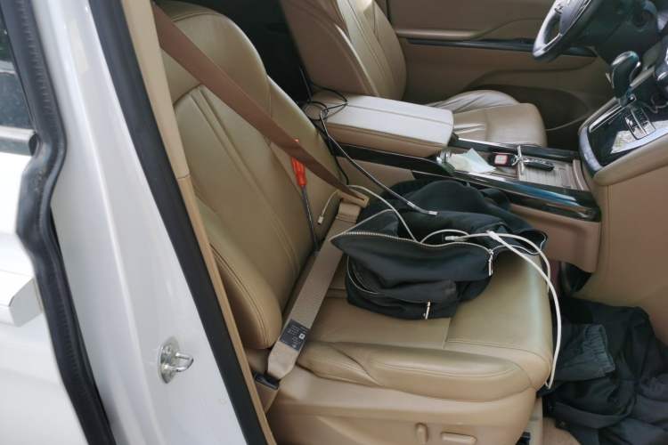 Used Buick GL8 2018 ES 28T Luxury Model China VI Standard Right Front Seat