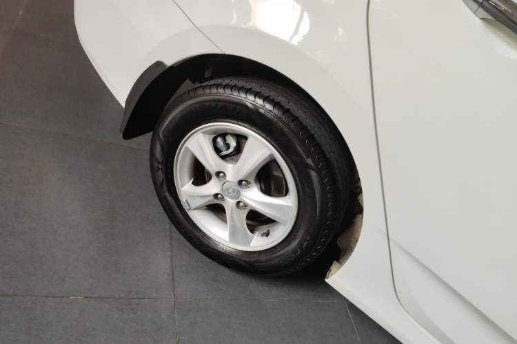 Used Hyundai Verna (older generation) 2016 1.4L Automatic Smart GLS Exterior 5