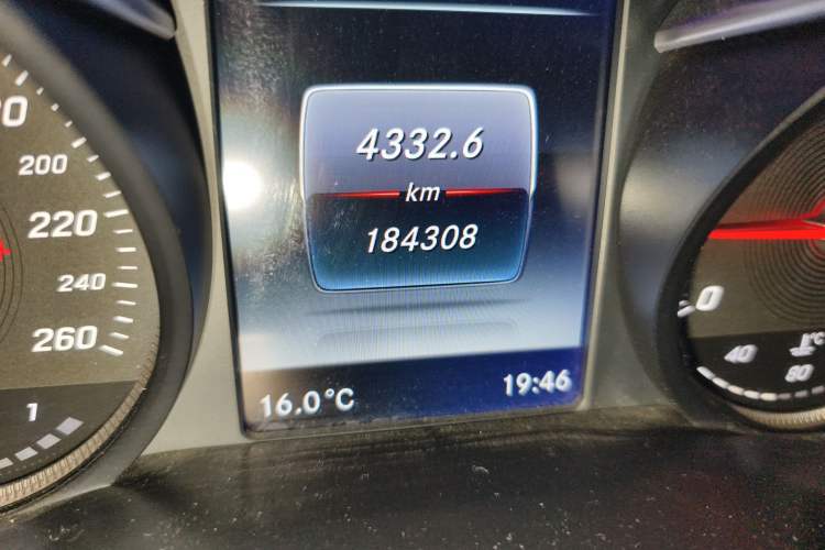 Used Mercedes-Benz C-Class 2015 Facelift C 200 L Odometer Close Up