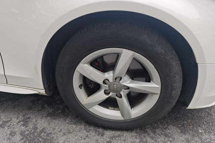 Used Audi A4L 2013 35 TFSI Automatic Standard Model Right Front Wheel Hub