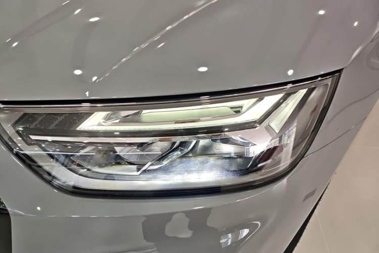 Used Audi Q5L 2025 quattro 45th Anniversary Edition 40 TFSI Luxury Dynamic Model
