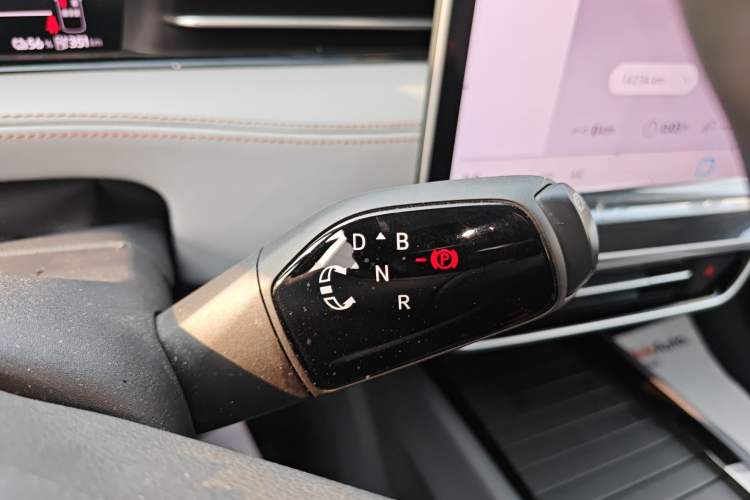 Used Volkswagen ID.7 VIZZION 2024 AIR model Gear Lever