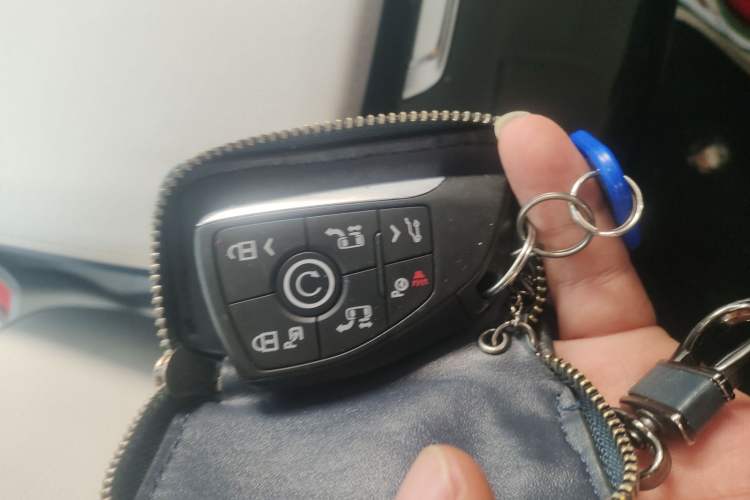 Used Buick Century 2023 2.0T Seven-Seater Yinshi Edition Vehicle Key