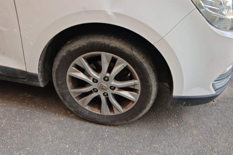 Used Baojun 730 2016 1.5L Manual Comfort Version 7 Seats China V Emission Standard Right Front Wheel Hub