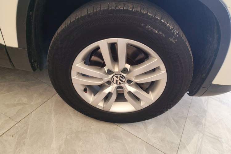 Used Volkswagen Tiguan 2015 1.8TSI Automatic Two-Wheel Drive Trend Edition Right Front Wheel Hub