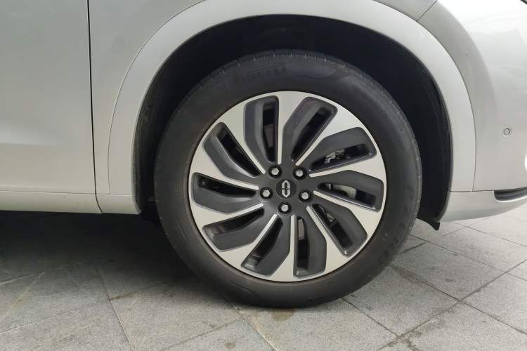 Used Hima AITO M7 2024 1.5T Intelligent Driving Rear-Drive Max Edition 5 Seats Right Front Wheel Hub