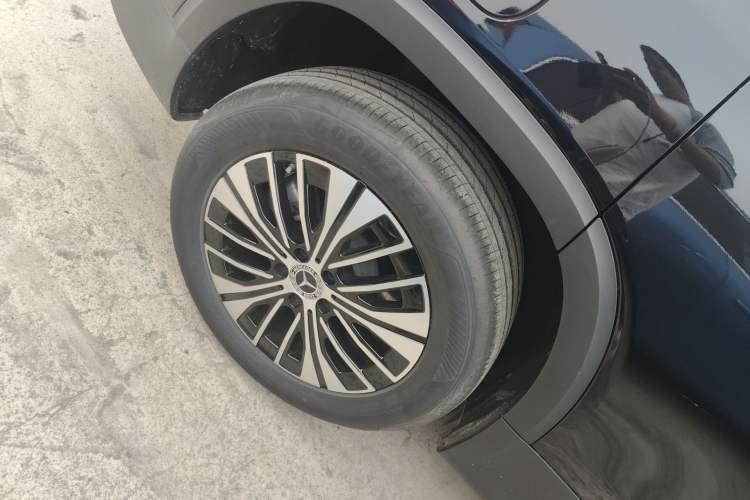 Used Mercedes-Benz EQB 2025 EQB 260 Exterior 5