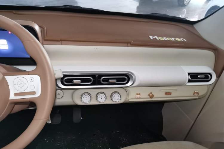 Used Wuling Hongguang MINIEV 2024 3rd Generation 215km Youth Edition Audio And AC Panel