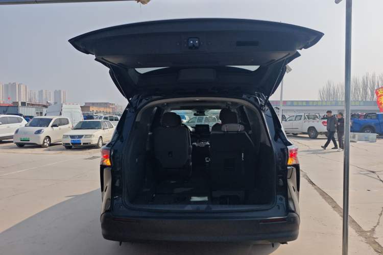 Used Toyota Sienna 2023 2.5L Hybrid Comfort Edition