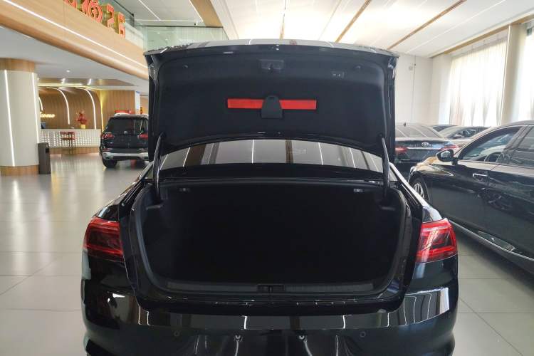 Used Volkswagen Magotan 2020 330TSI DSG Leading Model Trunk