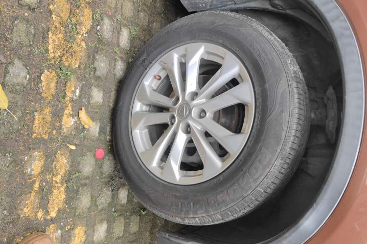 Used Nissan X-Trail 2014 2.0L CVT Comfort Edition 2WD Right Front Wheel Hub