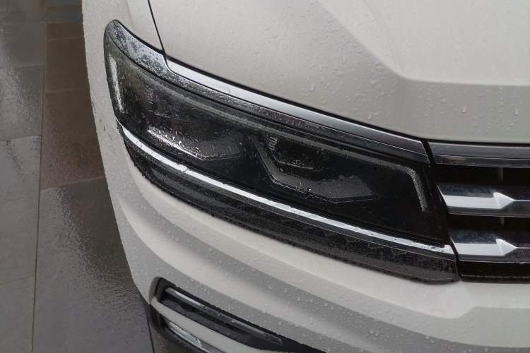 Used Volkswagen Tiguan L 2017 380TSI Automatic All-Wheel-Drive Flagship Edition Right Front Headlight