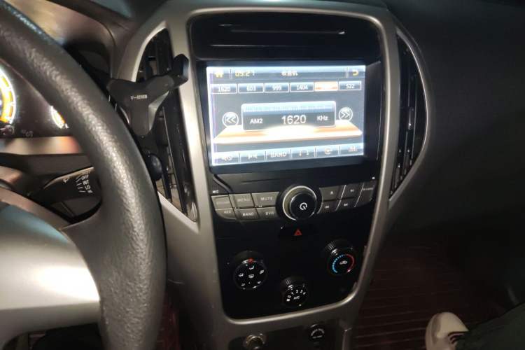 Used BYD F3 2015 Energy-Saving Edition 1.5L Manual Luxury Model Audio And AC Panel