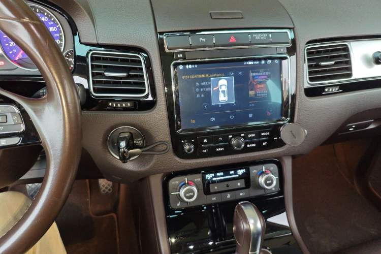 Used Volkswagen Touareg 2016 3.0 TSI Standard Version Audio And AC Panel