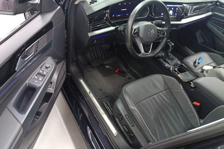 Used Volkswagen Passat 2023 Facelift 330TSI Luxury Edition
