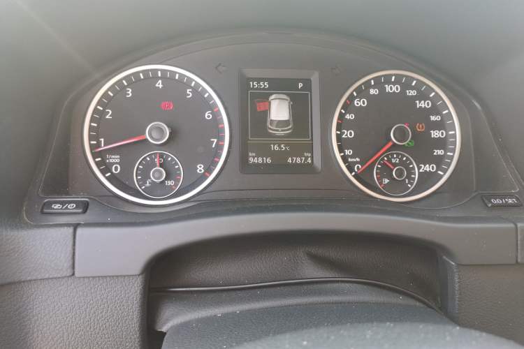 Used Volkswagen Tiguan 2016 300TSI Automatic Two-Wheel Drive Luxury Edition Odometer Close Up