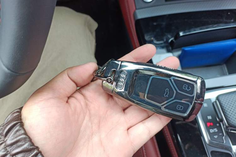 Used Audi Q5L 2025 quattro 45th Anniversary Edition 40 TFSI Luxury Dynamic Model Vehicle Key