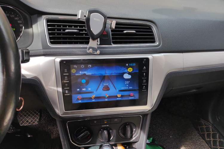 Used Volkswagen Lavida 2015 230TSI DSG Comfort Edition Audio And AC Panel