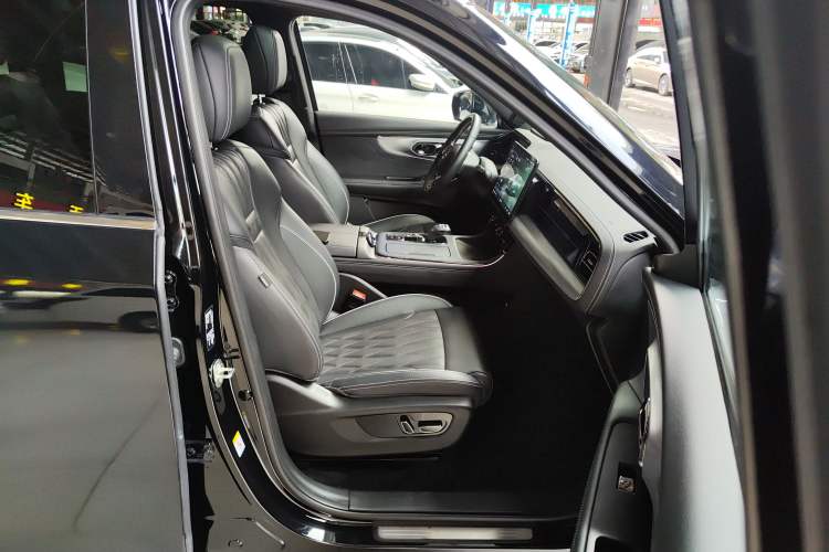 Used GAC Trumpchi GS8 2022 Dual-Engine Series 2.0TM Two-Wheel Drive Prestige Edition (7 Seats)
