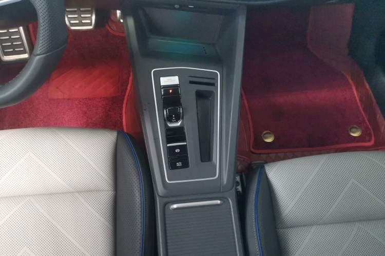 Used Volkswagen Golf 2025 300TSI R-Line