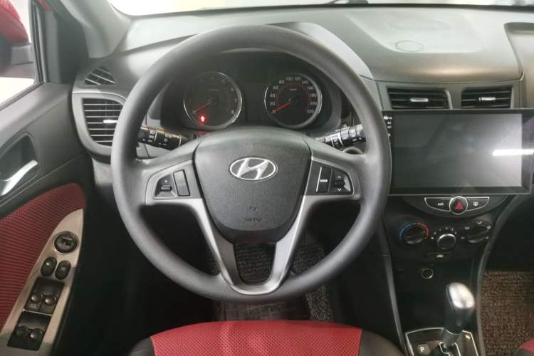 Used Hyundai Verna Ray 2014 1.6L Automatic TOP Steering Wheel