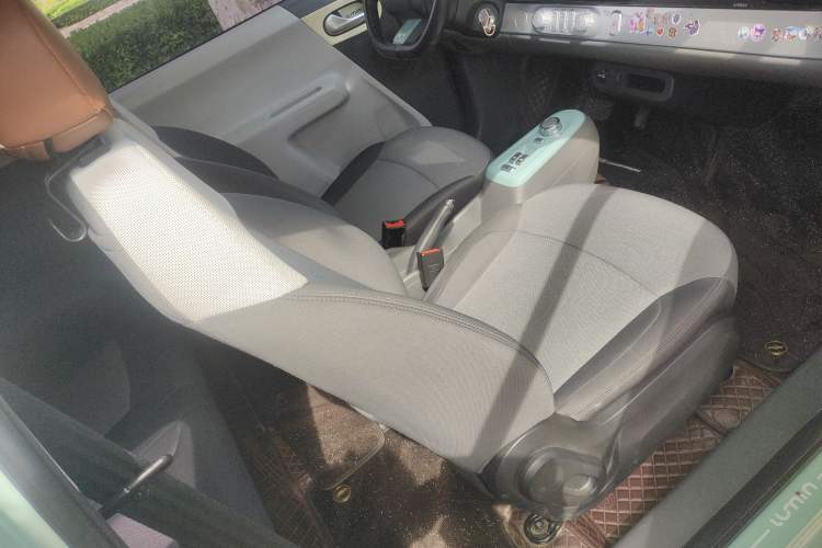 Used CHANGAN NEVO Lumin 2022 155 km – Refreshingly Sweet Edition Right Front Seat