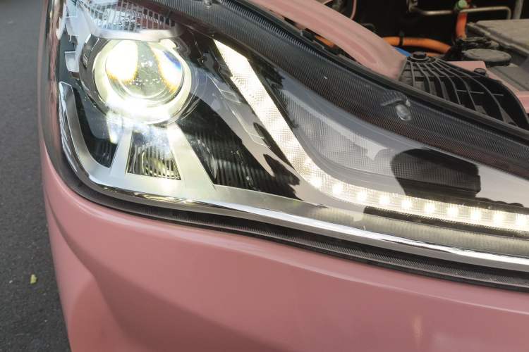 Used NETA V 2022 Chao 400 Lite Pink Custom Edition Right Front Headlight