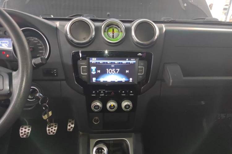 Used BAIC Off-Road BJ40 2016 40L 2.0T Manual Two-Wheel Drive Luxury Edition
