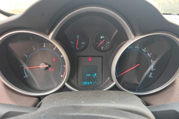 Used Chevrolet Cruze 2015 Hatchback 1.6L Manual Comfort Edition