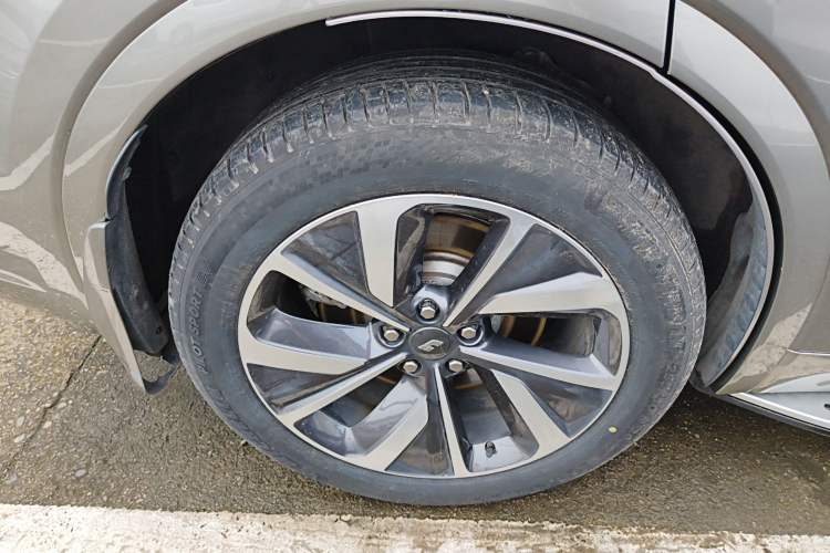 Used Li Auto ONE 2021 Extended-Range 6-Seater Version Right Rear Wheel Hub