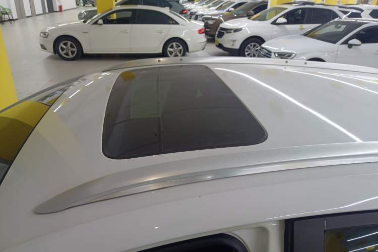 Used Buick Excelle GX 2018 18T Automatic Elite Model Roof