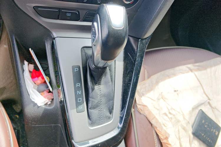 Used Ford Focus 2012 Sedan 1.6L Automatic Fashion Edition Gear Lever
