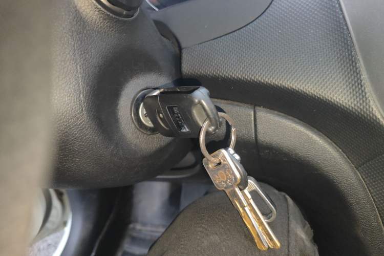 Used Hyundai Verna Ray 2014 1.4L Automatic GLX
