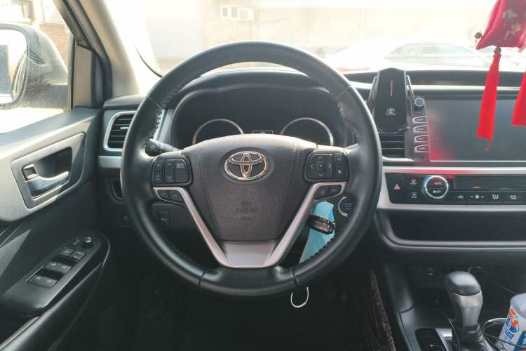 Used Toyota Highlander 2018 2.0T Four-Wheel Drive Luxury Version 7 Seats China VI Standard Steering Wheel
