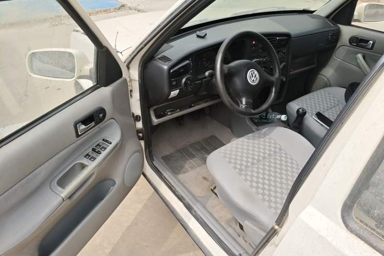 Used Volkswagen Jetta 2005 CIF Comfort Model Driver Seat