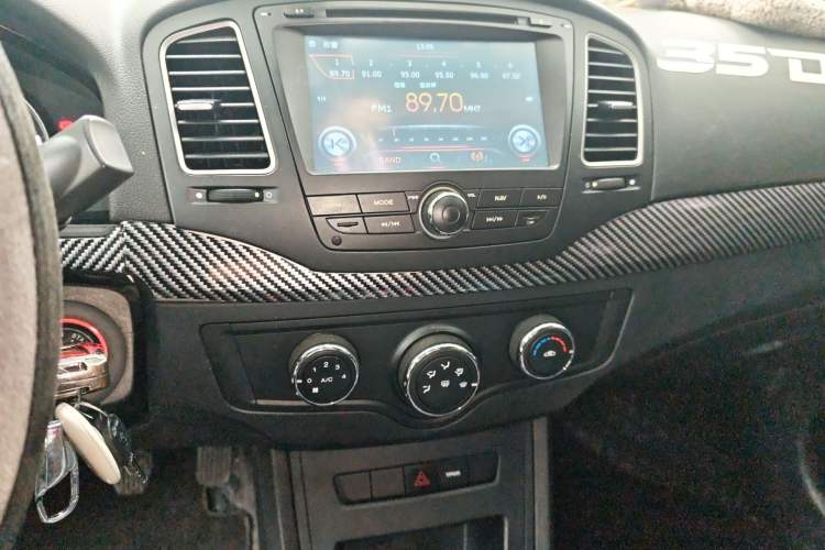 Used Roewe 350 2015 1.5L Manual Luxury Sunroof Edition