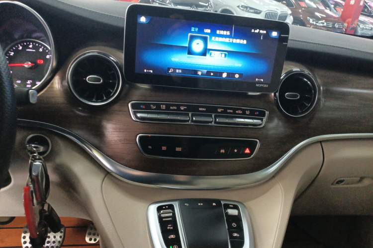 Used Mercedes-Benz V-Class 2021 V 260 Prestige Edition Audio And AC Panel