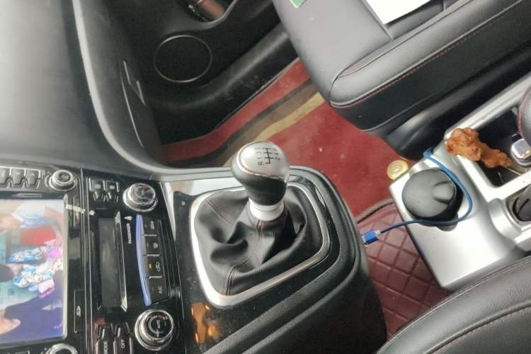 Used Haval H6 2015 Upgraded Model 1.5T Manual Two-Wheel Drive Urban Version Gear Lever