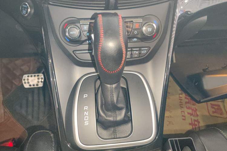 Used Ford Kuga 2013 2.0L GTDi Four-Wheel-Drive Sport Model Gear Lever