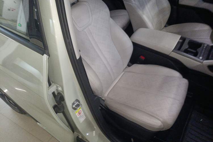 Used BYD Yuan UP 2025 Intelligent Driving Version 401 km Leading Edition