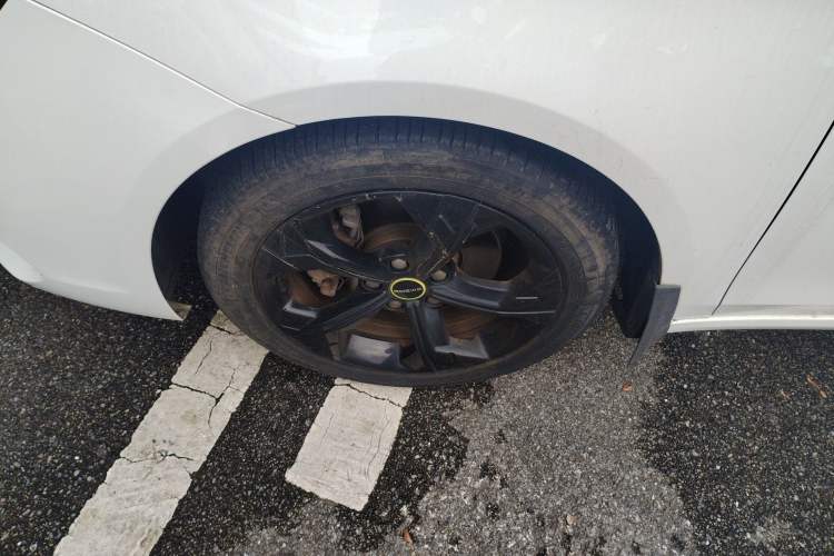 Used Roewe i6 MAX 2020 300TGI Automatic "Swell Cool Smart Drive" Edition Exterior 4