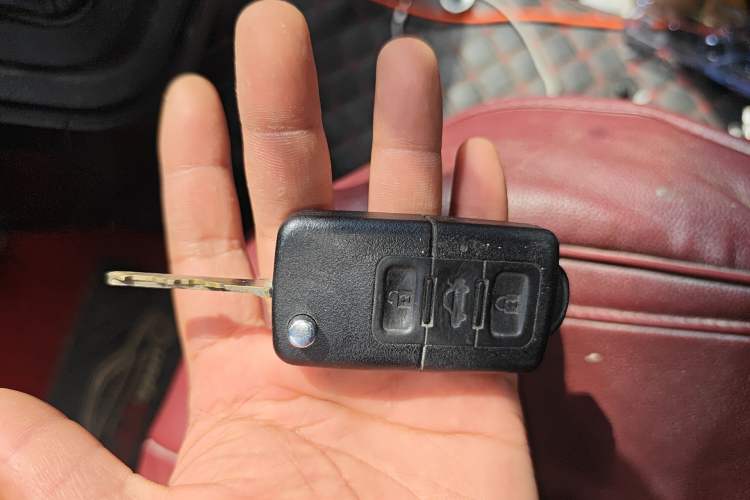 Used Iveco Daily 2023 2.5T A37M1 Long Wheelbase Mid-Roof Dual-Tire Side-Sliding Doors 5-9 Seats