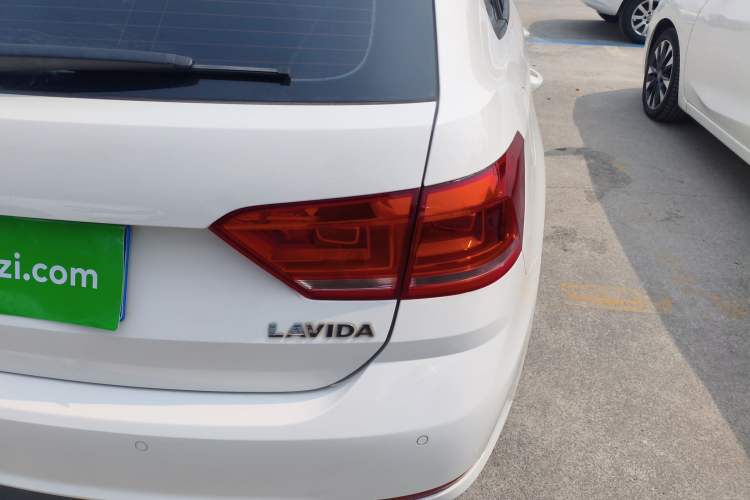 Used Volkswagen Gran Lavida 2015 1.6L Automatic Fashion Edition Right Rear Taillight