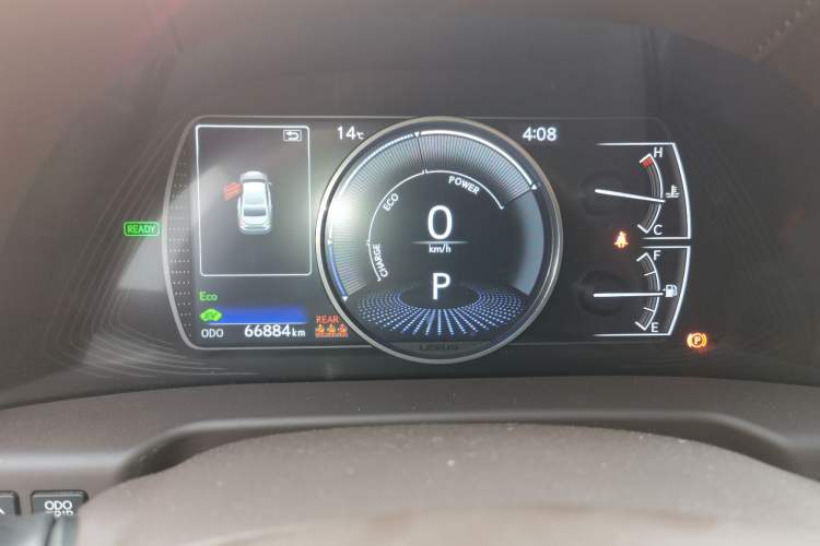 Used Lexus ES 2020 300h Premier Edition Odometer Close Up