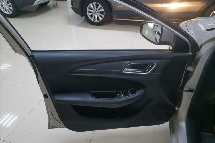 Used Roewe i5 2020 1.5L Manual 4G Connect Luxury Edition